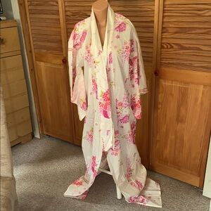 kimono, white and pink flowers size medium cotton lightweight traditional style
